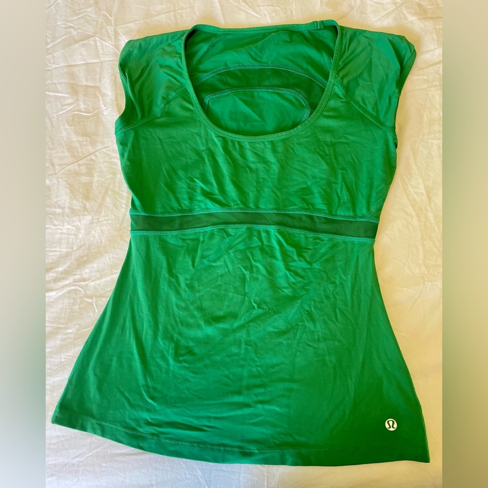 Lululemon: Green Short Sleeve